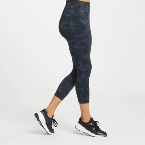 SPANX Look at Me Now Seamless Cropped Leggings black camo size large LEGGINGS​​ - Picture 8 of 13